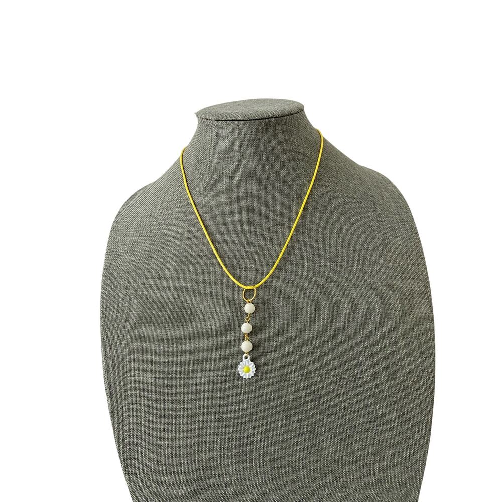 daisy pendant necklace
